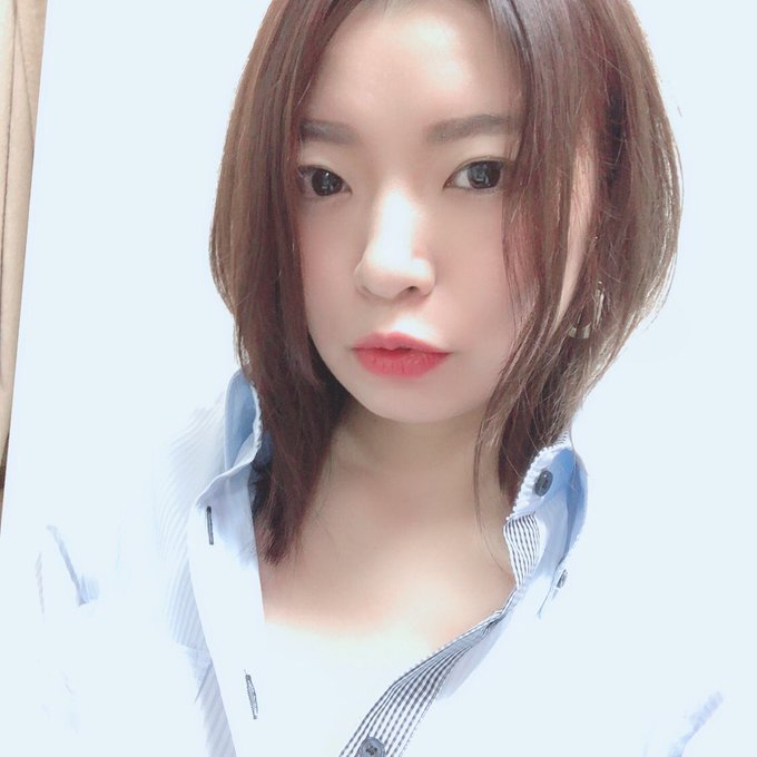 水城最後のDVDリリイベ終わりました😃 なんだか秋葉ではものすごい数のイベントが行われていたみたいですね！ にもかかわらず会いに来てくれてありがとうございました❤️ お家に帰ってお菓子つまみながらビール戴きましたw今お風呂入ってるのでバスタオルも早速使うんだ♫