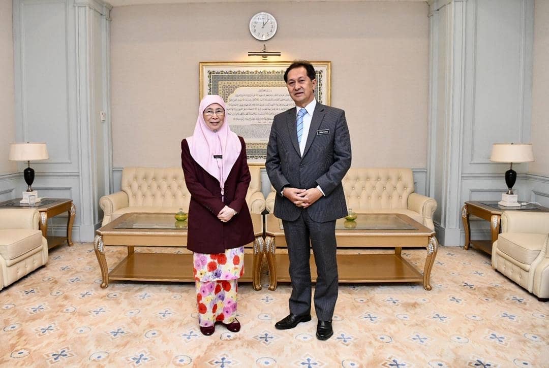 drwanazizah's tweet photo. Kunjungan hormat YBhg Datuk Zainal Azman bin Abu Seman, Ketua Setiausaha Kementerian Pertanian dan Industri Asas Tani. 

Beliau adalah mantan Setiausaha Kerajaan Negeri Perak sebelum dilantik ke jawatan KSU pada 9 disember tahun lalu. https://t.co/fWWYC4z4Ua