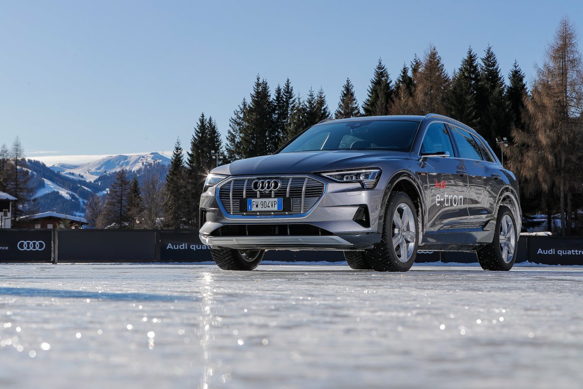 AudiIT's tweet photo. La tappa di Madonna di Campiglio della Coppa del Mondo di Sci ha offerto un palcoscenico sensazionale: gli atleti si sono sfidati fino all’ultima porta e gli appassionati di motori hanno provato la stessa adrenalina nelle emozionanti Audi driving experience. #AudiWinterLive https://t.co/dhYBej2VjE