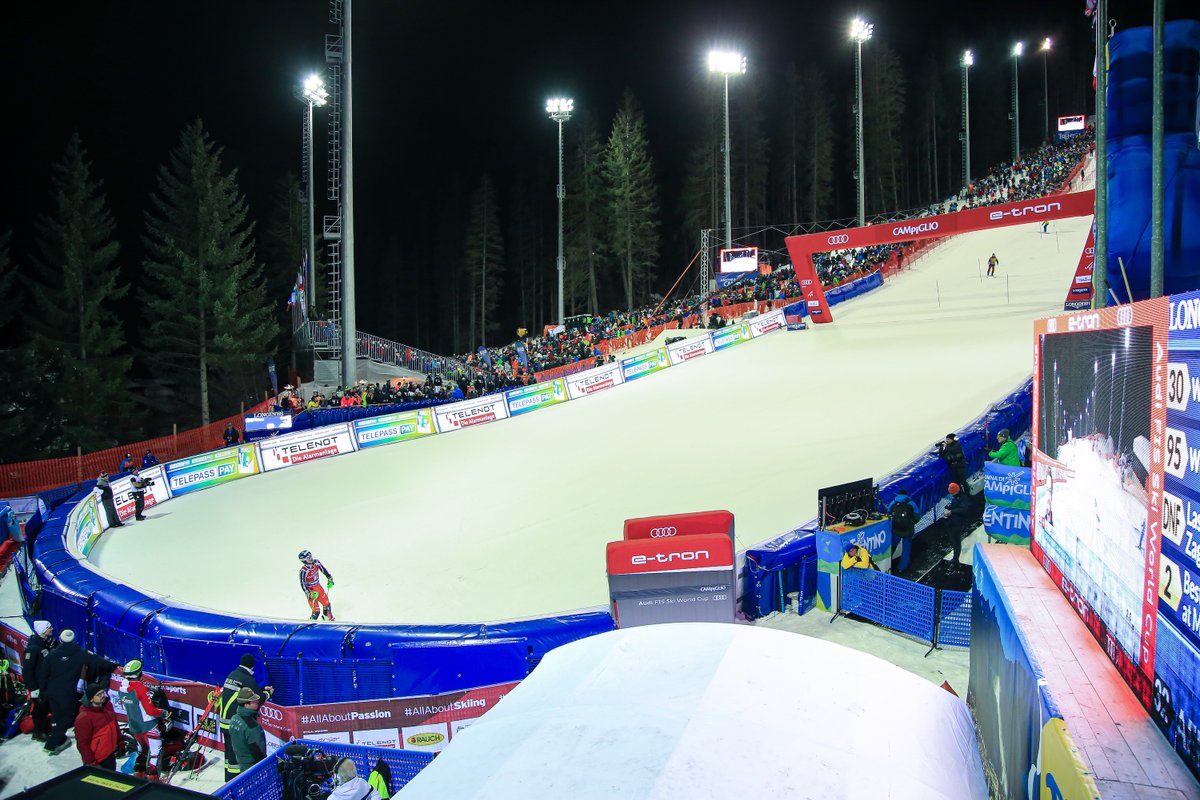 AudiIT's tweet photo. La tappa di Madonna di Campiglio della Coppa del Mondo di Sci ha offerto un palcoscenico sensazionale: gli atleti si sono sfidati fino all’ultima porta e gli appassionati di motori hanno provato la stessa adrenalina nelle emozionanti Audi driving experience. #AudiWinterLive https://t.co/dhYBej2VjE