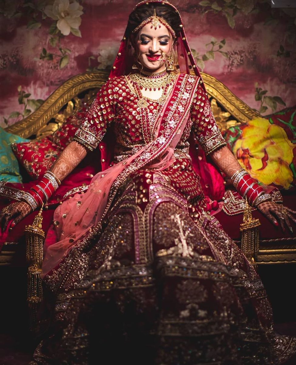 When you feel and look like a queen on your D-Day.😍
.
.
PC:: @studiokellyphotography .
.
.

#weddingsutra #weddingz #zowed #bridesmaids #bridesmaiddresses #bridal #indiagramwedding #weddingbuzz #indianweddingbuzz #thinkshaadi #weddingbrigade #weddingbridal #eventtow