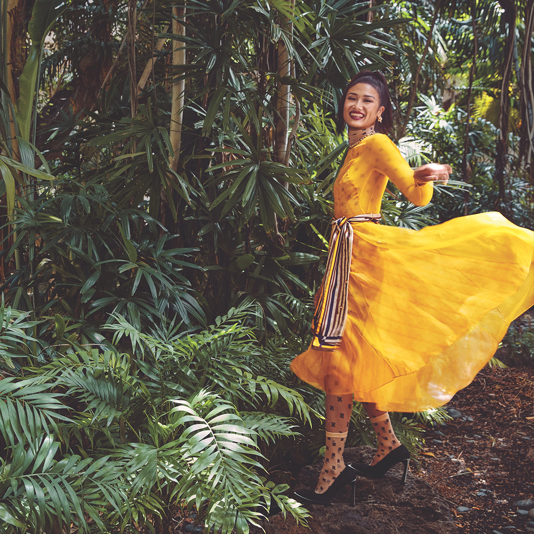 RoyalHwnCtr's tweet photo. Shopping in paradise is the easiest way to put a smile on your face. Just ask our lastest issue of #RMagazine where looks from @Fendi, @KateSpadeNewYork & @ToryBurch bring us as much joy as a new pair of shoes. https://t.co/tR0iE1E1lh