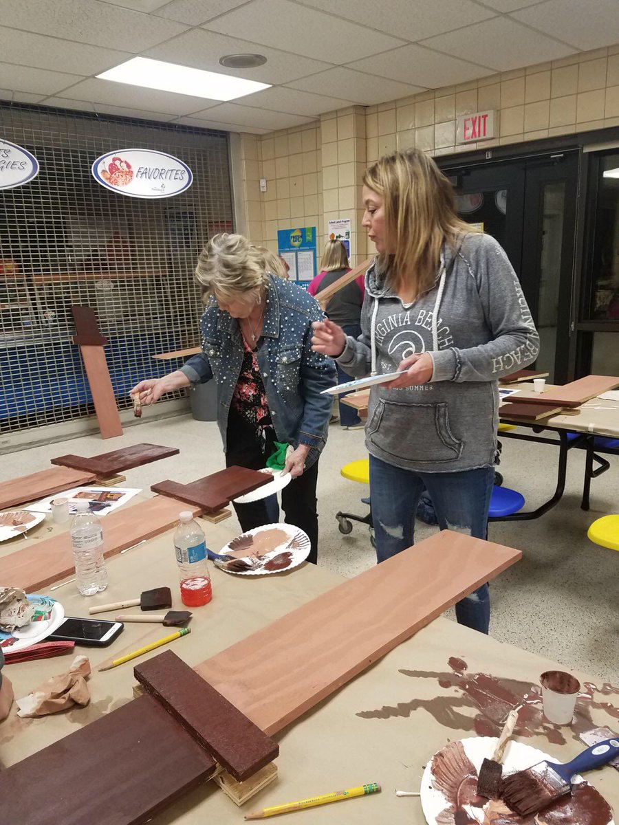 AIUMonValley's tweet photo. Some of our pictures from our paint night from November 8! Everyone had a great time and the craft turned out so cute! #aiu3 #monvalleyschool #aiu3monvalleyschool #paintnight #AIUMonValley #Novembercraft  #AIUawesomeschools #fundraising https://t.co/BqdpdWybpM
