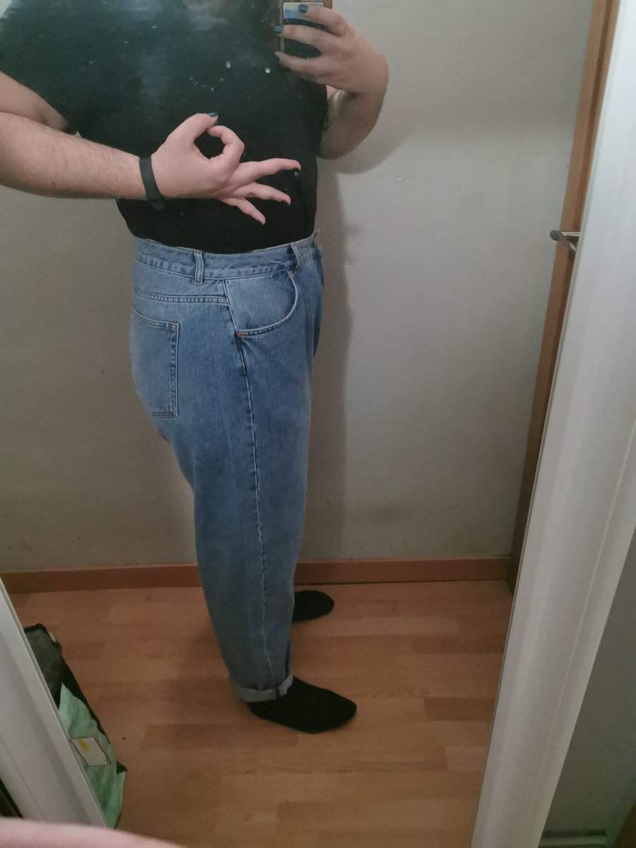Bordetella pertussy on Twitter: "Gordas de si queréis unos mom jeans que de verdad queden como mom jeans siendo vuestra talla: https://t.co/zvPmAOD9mL / Twitter
