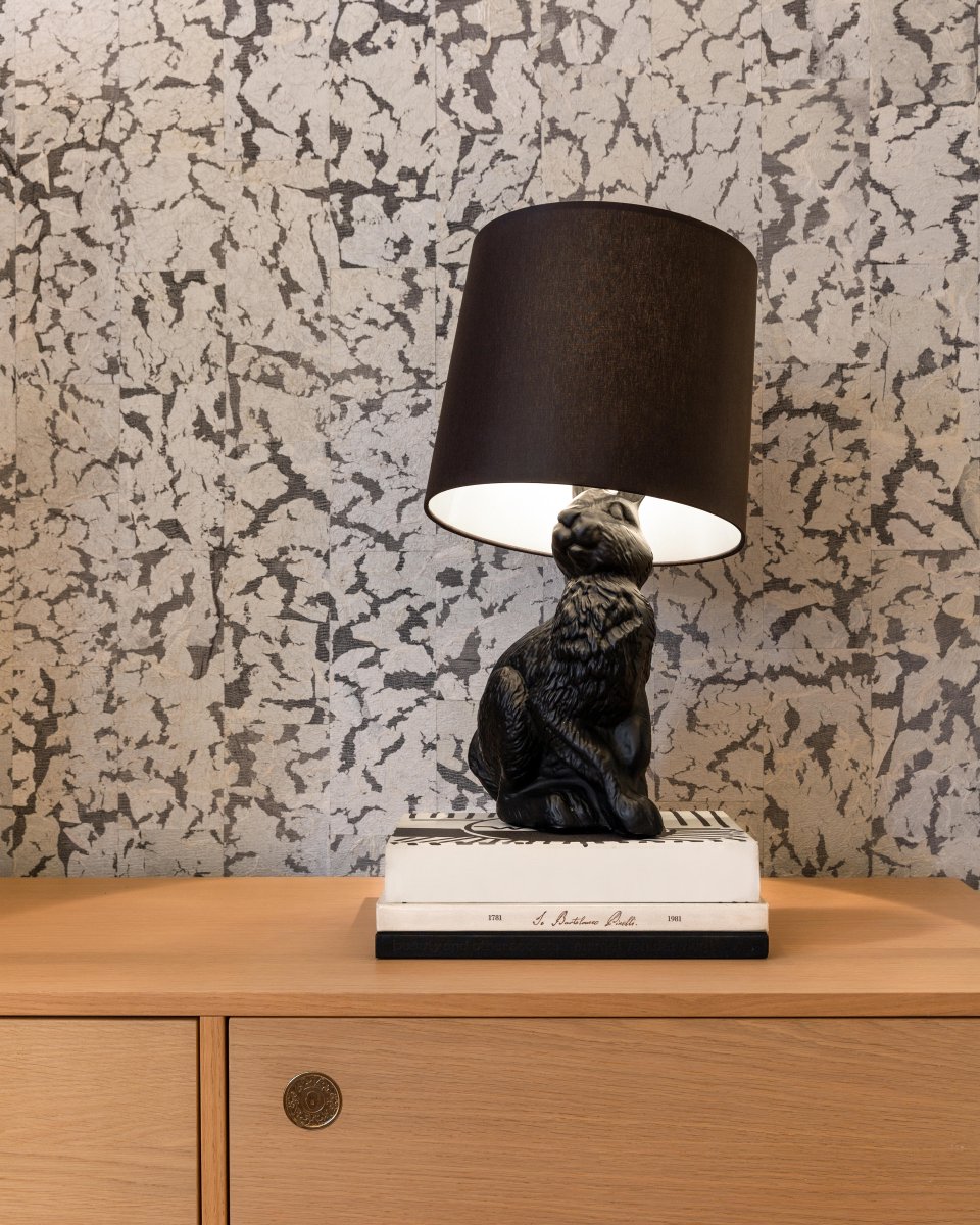 moooi's tweet photo. When you turn on the light of the adorable Rabbit Lamp, its reflection will evoke the feeling of warm fur.

#moooi #alifeextraordinairy #moooilighting #rabbitlamp #animalfamily #moooioriginal #frontdesign https://t.co/DpTVwo4Sc4