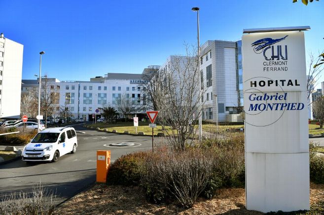 RolandSG's tweet photo. Une première pour la PQR. Les journalistes de données du collectif Data+Local ont analysé, pendant deux mois, les données de la base “Transparence Santé”, sur les liens entre labos et médecins. Nos révélations à Clermont-Ferrand #transparenceCHU https://t.co/XaV9k06Om9 https://t.co/1PDXmQc2rL