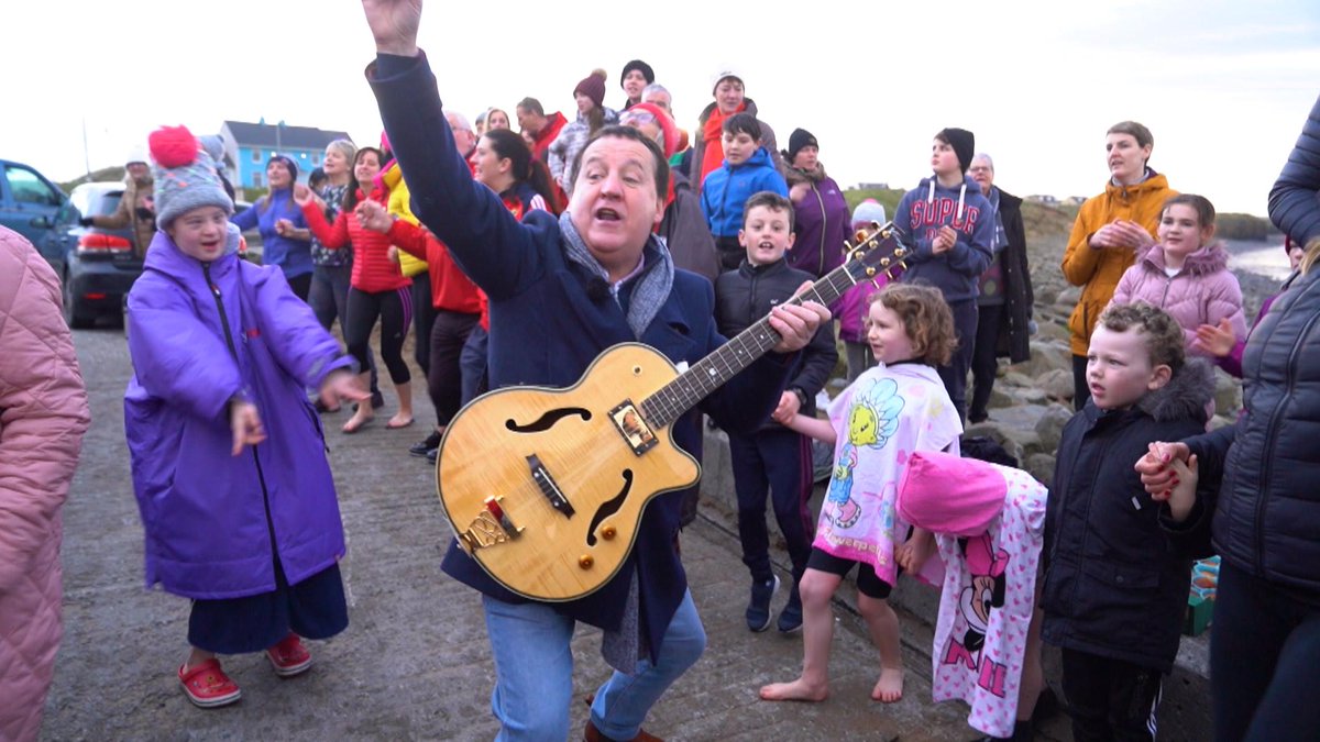 A swim that has brought a community together in Spanish Point, we meet June Curtin who tells us her story of tragic loss &amp; her reasons behind #SnamhaíSasta on #RTENationwide Friday 10th Jan <a href="/RTEOne/">RTÉ One</a> 7pm &amp; RTE+1 8pm <a href="/SpanishPointWAW/">Visit Spanish Point</a> <a href="/ArmadaHotel/">Armada Hotel</a>
<a href="/ClareCoCo/">Clare County Council</a> <a href="/ClareFM/">Clare FM</a> <a href="/ClareEcho/">The Clare Echo</a> RT