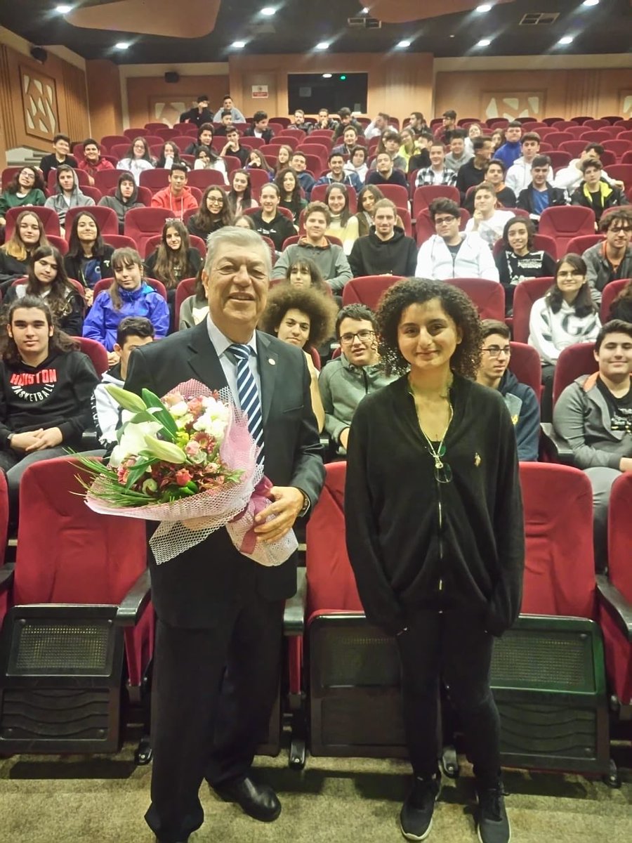 CekmekoyLisePDR's tweet photo. Bugün Aydın Üniversitesi Tıp Fakültesi Biyofizik Anabilim dalı başkanı Prof. Dr. Mustafa Tunaya KALKAN kendini keşfetmek ve tanımak üzerine seminer gerçekleştirdi.Mesleki tecrübesiyle öğrencilerimize yol gösterip ilham kaynağı oldu. @GOKHANKNGR @fatmaguldumann @nurhansutlass https://t.co/b7YUDw9UrK