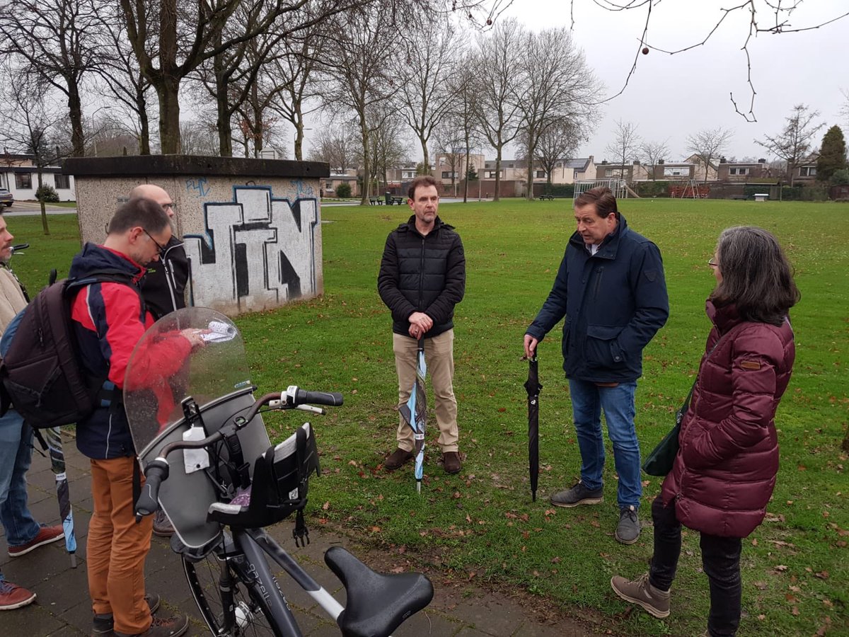 PMVDWIEL's tweet photo. 1e Tiny Forest @Boxtel. 2e volgt. 1200 bomen; 400 m2. Bs #Vorsenpoel #Maremak #Kindertuin #TransitieBoxtel en inwoners leggen met @Boxtel & @IVNBrabant aan. Minibos tegen hittestress, voor biodiv., waterberging & buitenlokaal. Schoolkids, buurt & deskundigen aan slag met ontwerp. https://t.co/hXORIYrbrm
