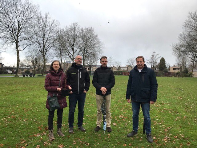 PMVDWIEL's tweet photo. 1e Tiny Forest @Boxtel. 2e volgt. 1200 bomen; 400 m2. Bs #Vorsenpoel #Maremak #Kindertuin #TransitieBoxtel en inwoners leggen met @Boxtel & @IVNBrabant aan. Minibos tegen hittestress, voor biodiv., waterberging & buitenlokaal. Schoolkids, buurt & deskundigen aan slag met ontwerp. https://t.co/hXORIYrbrm