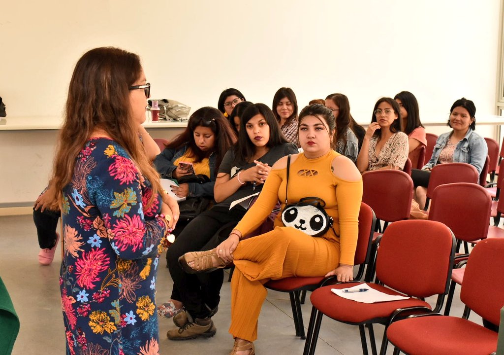 UAtacama's tweet photo. Más de una treintena de estudiantes de distintos programas de pedagogía asistieron en la Facultad de #HumanidadesYEducacionUDA a un conversatorio para compartir entorno a los alcances de la ley 20.903 sobre el Sistema de Desarrollo Profesional Docente #SECREDUC @SeremieducIII https://t.co/XBa9F746Pb