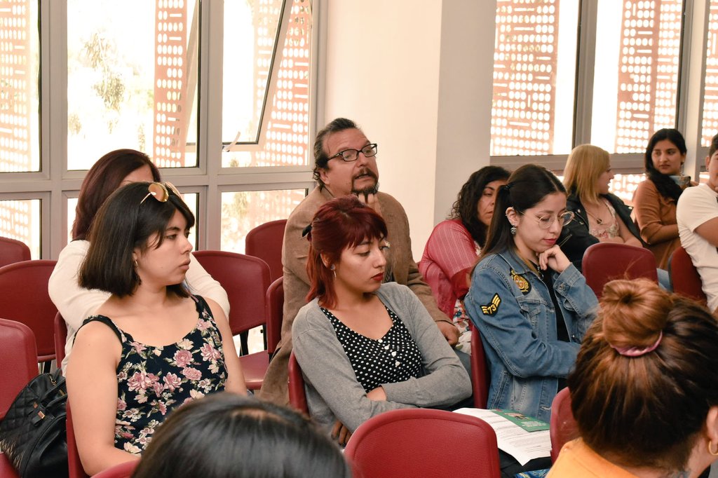 UAtacama's tweet photo. Más de una treintena de estudiantes de distintos programas de pedagogía asistieron en la Facultad de #HumanidadesYEducacionUDA a un conversatorio para compartir entorno a los alcances de la ley 20.903 sobre el Sistema de Desarrollo Profesional Docente #SECREDUC @SeremieducIII https://t.co/XBa9F746Pb