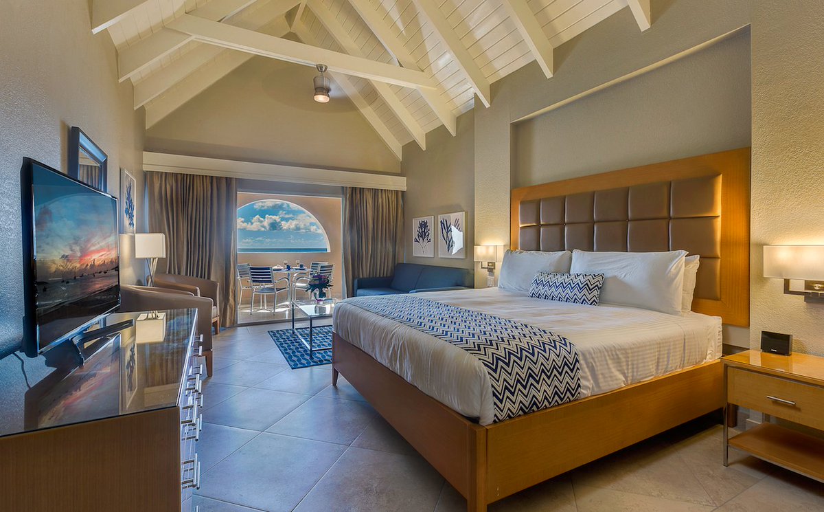 vacationsxm's tweet photo. Even on the coldest days, St. Maarten has the hottest deals for accommodations on #TheFriendlyIsland. Go to https://t.co/DvfUHo78CW and click 'Book a room' to explore these opportunities! #VacationStMaarten #SXM https://t.co/AKeGPxRMtO