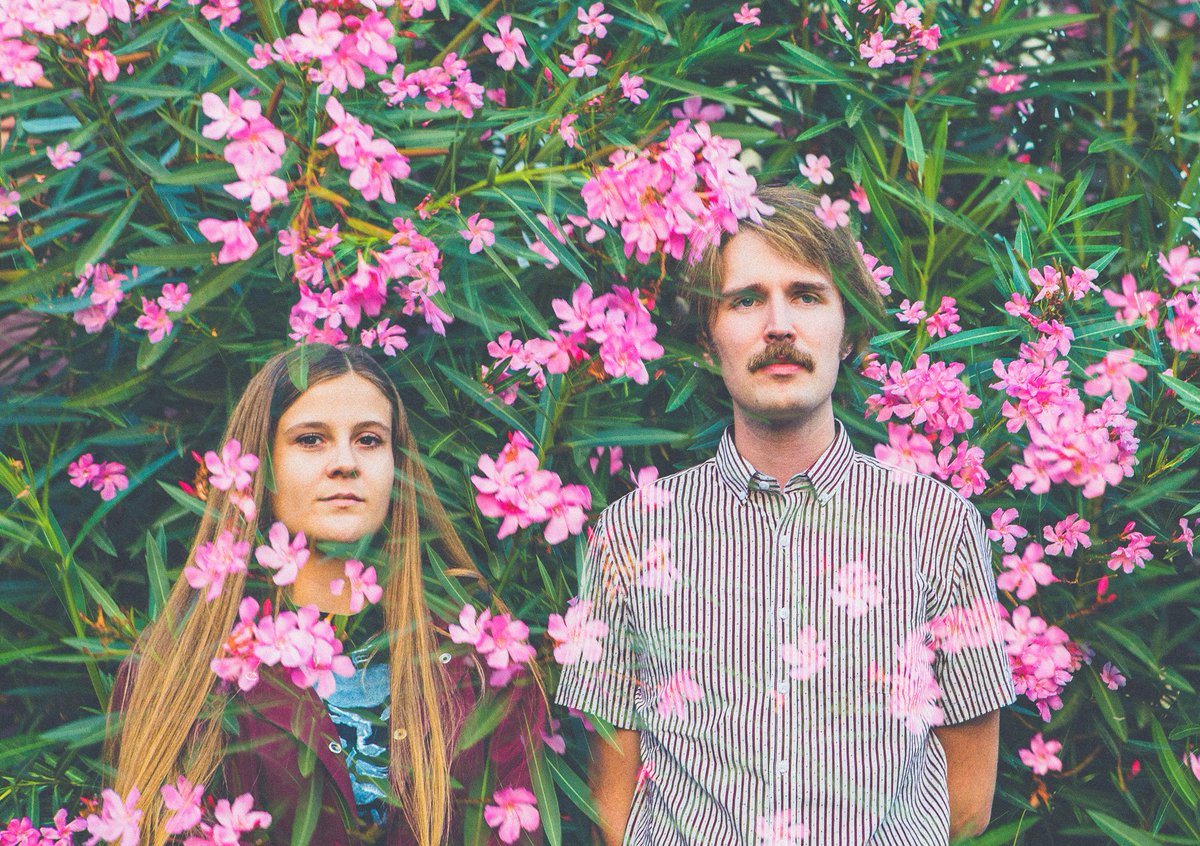 #Folk duo Kacy &amp; Clayton explore the power of geographic connection and the awareness they develop when separated from their roots on #CarryingOn, their Jeff Tweedy-produced sixth studio album.

popm.at/KacyClayton