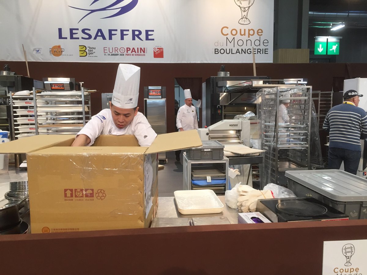 CLL_BakeryCups's tweet photo. Ready, set, GO for the #CoupeduMondedelaBoulangerie!
The starting signal has just been given to Chinese Taipei, Côte d'Ivoire, the United States and France.
Everyone is getting ready for the start at 5:00 pm!
#CMB2020 #BWC2020 @EuropainFrance @Lesaffre_Group  #competition #bakery https://t.co/K2Ks0wSdAr