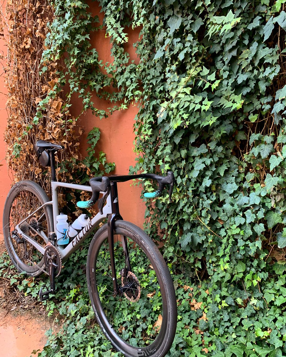 tj_eisenhart's tweet photo. Hey happy @factorbikes Friday. Grab your ride and get out into the wild and be free. Discover a new road that fires up those ideas in your mind. That makes you see in a new perspective. Life is good get out and ride your bike. #factorfriday #factorfamily #factorvista https://t.co/dUTHhGWSxN