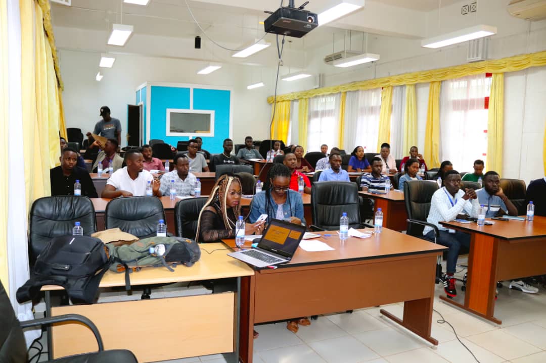 KtorIncubator's tweet photo. Students @Uni_Rwanda keenly listening to Dr Kimonyo talk.
#WhyRwandaMatters
#RwOT https://t.co/YfqFAsXZ8g