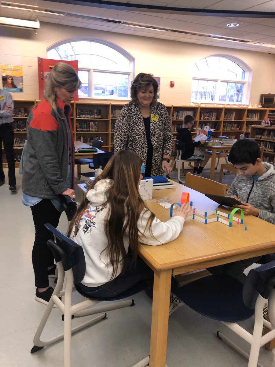 MurrayStateTQI's tweet photo. Kim Reed, with @MayfieldSchools, and Amy Waggoner, member of our TQI staff, visit Murray Middle School’s stem enrichment this morning. #stemeducation #MurrayStateTQI @MurraySchools @murraystcoehs https://t.co/jHc4117Alf