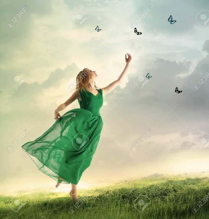 مَن يُلامِس القلب يَملكه .. 

             و مَن يملك القلب .. 

                           يَملك الدنيا ..