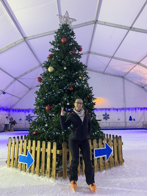 Y empezamos el a&ntilde;o patinando ❄️como no!! sin caerme ⛸⛸ 🤣 https://t.co/RuOnb4dFHt<a href="/tag/yomequedoenmicasa"class="tags"><span>#yomequedoenmicasa</span></a>