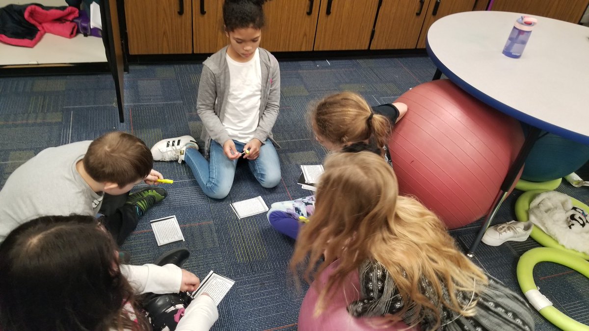 msholtsclass's tweet image. Using #similaritygroups to sort our text structures. #kagan #telegraphisawesome #3rdgraderocks