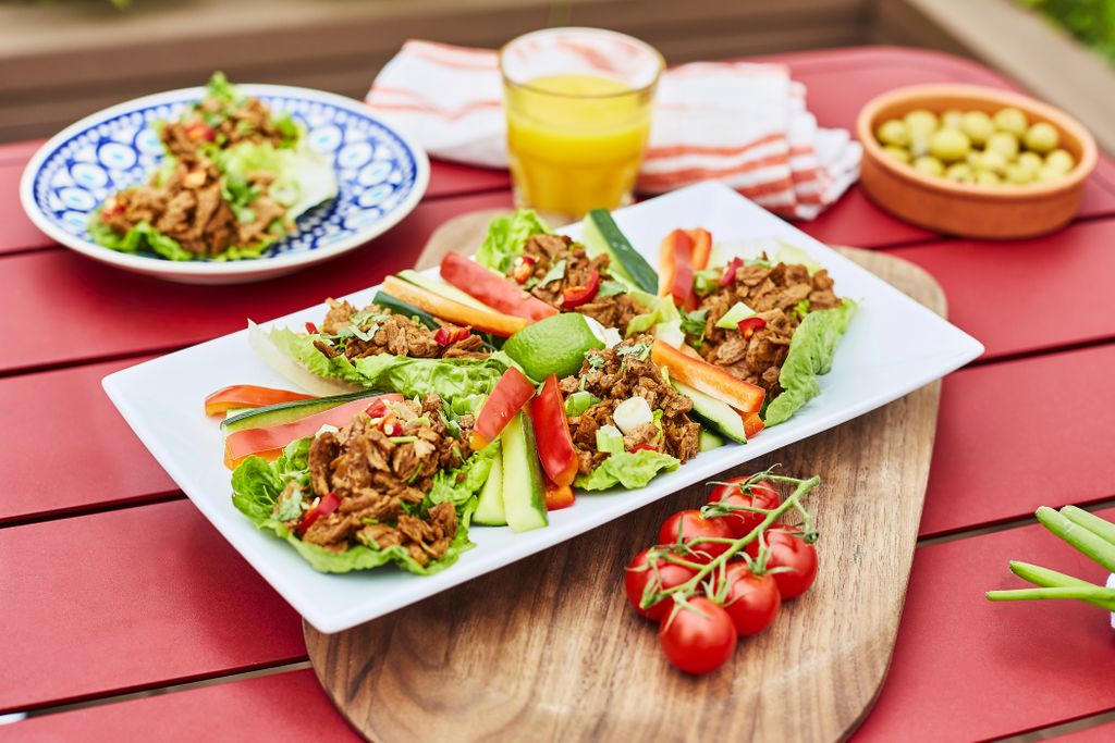 Make sure you don't miss out on all the fun this Veganuary 🌱We have plenty of plant-based goodness to offer including the delicious Hoisin Vegan Duck lettuce salad.
