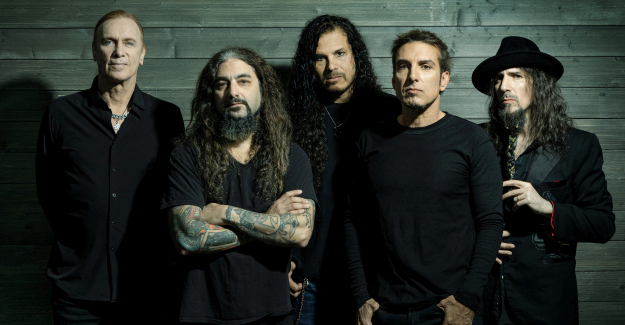 Metal_Forces's tweet photo. SONS OF APOLLO Issue Lyric Video For โDesolate Julyโ Track, Dedicated To The Late David โZโ Zablidowsky https://t.co/d6nPbe5ipz @SonsOfApollo1 @MikePortnoy @DerekSherinian @Bumblefoot @jeffscottsoto @BillyonBass @insideouteu @InsideOutUSA @PRConnect #SonsOfApollo #RIPDavidZ https://t.co/XYDdorDao4