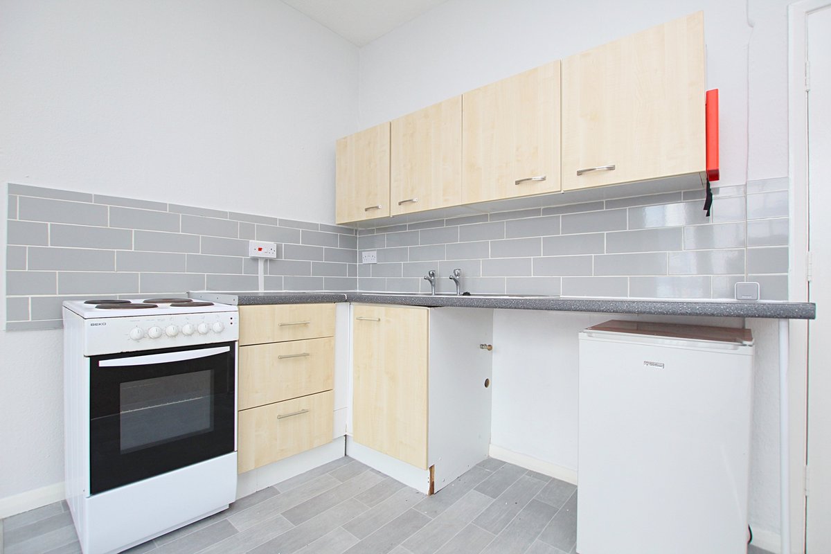 simplylett's tweet photo. #ToLet A great value 1 bed first floor balcony #Flat located off #KempTown Seafront #Brighton https://t.co/MYiYlrwZRc £875PCM! Call 01273 729 000 to view! #Lettings #Property #SimplyLettings https://t.co/bwEJX535QQ
