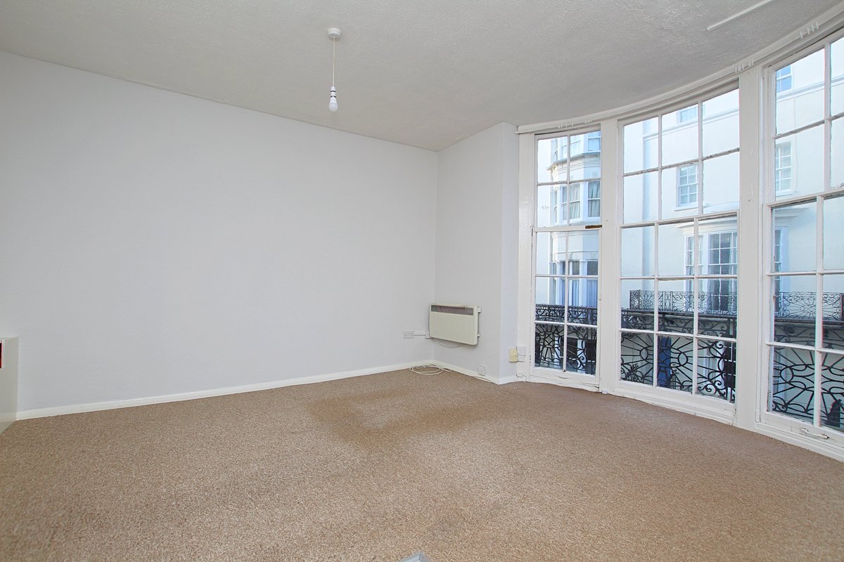 simplylett's tweet photo. #ToLet A great value 1 bed first floor balcony #Flat located off #KempTown Seafront #Brighton https://t.co/MYiYlrwZRc £875PCM! Call 01273 729 000 to view! #Lettings #Property #SimplyLettings https://t.co/bwEJX535QQ