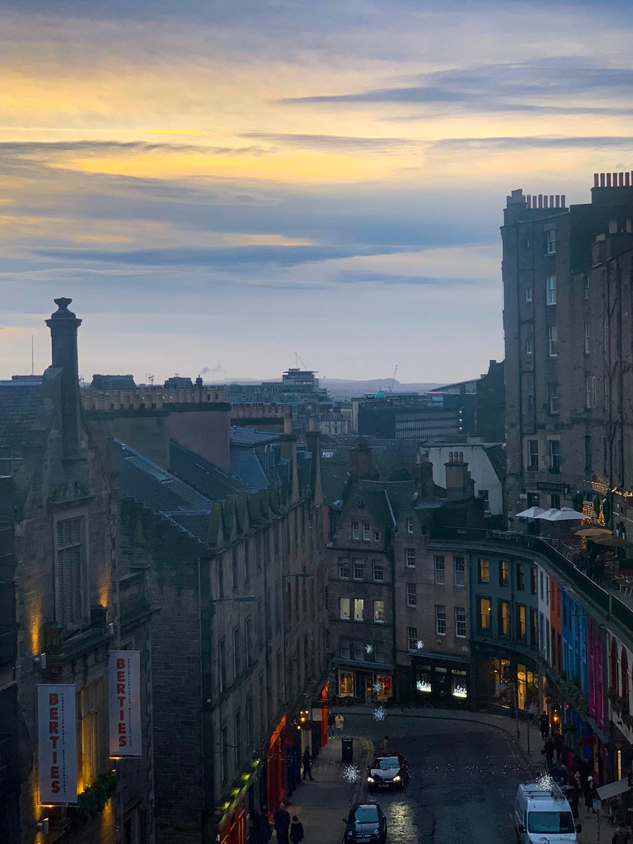 natlibscot's tweet photo. A hazy #LibrarySunset tonight. Hope your #firstweekback was OK and have a fab weekend when it comes π€π https://t.co/0HRcWxFayL