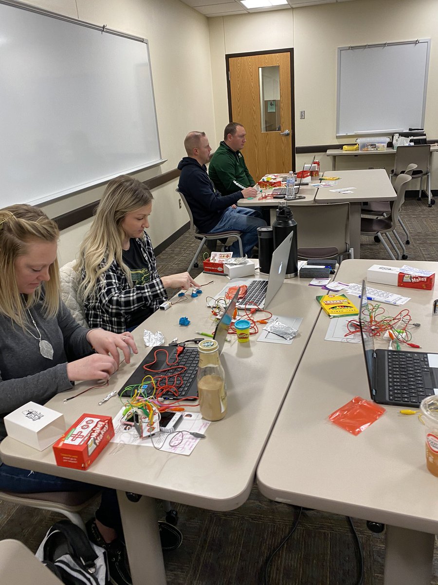 hawk_innovation's tweet photo. Some of our amazing teachers are learning how to use #makeymakey! Thanks #haea for the great opportunity!! #WGbuildingfutures https://t.co/AgJI5hIw8U