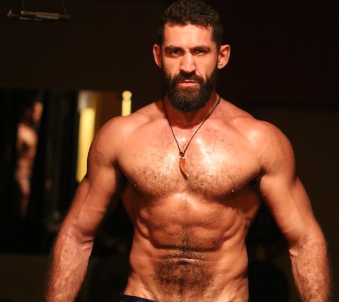 #IGetKinky when I think about this #muscledaddy right here. #FridayFeeling #FridayMotivation #FridayVibes