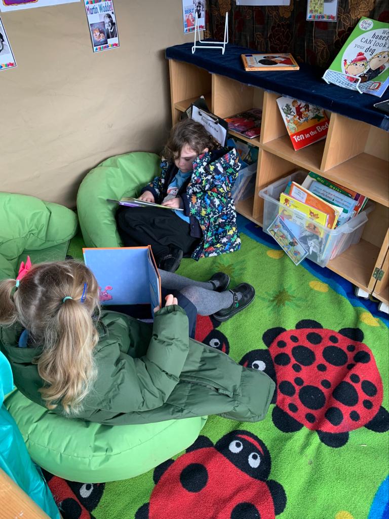 newwaveenglish's tweet photo. We love reading so much! Check out our very own outdoor library in the reception playground! We can read here, we can read there, we can read anywhere @Grazebrook_Pri #NewWaveFed #welovebooks π https://t.co/2FxO4DBZd1 https://t.co/CJ4Q07Fa4U