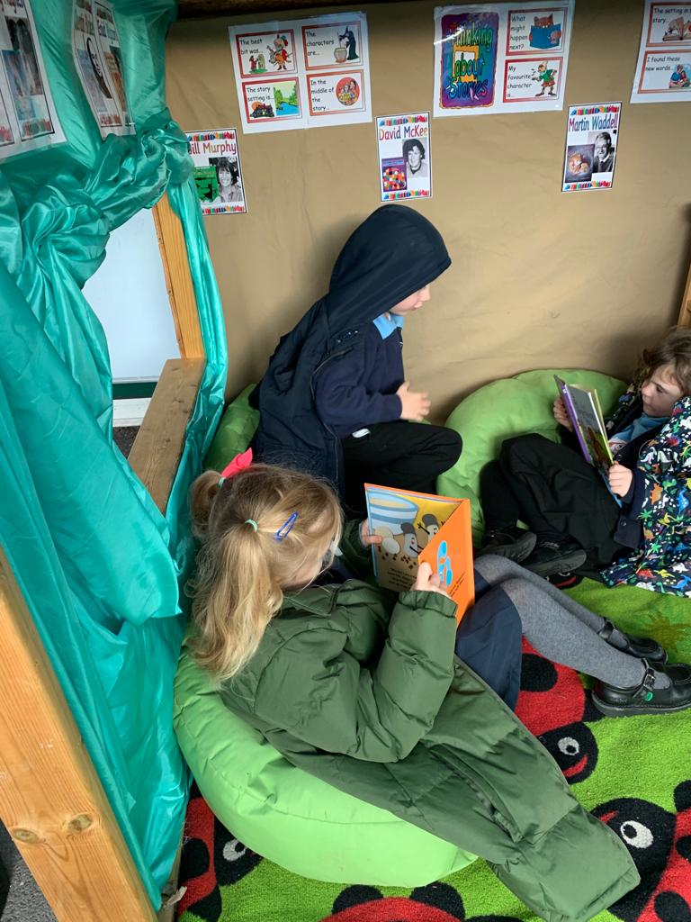 newwaveenglish's tweet photo. We love reading so much! Check out our very own outdoor library in the reception playground! We can read here, we can read there, we can read anywhere @Grazebrook_Pri #NewWaveFed #welovebooks π https://t.co/2FxO4DBZd1 https://t.co/CJ4Q07Fa4U
