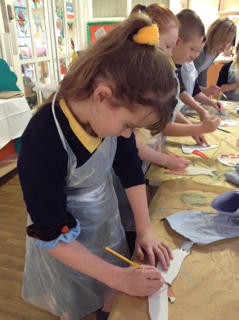 O_Year_3_4's tweet photo. @Overthorpe_Acad #heartofcommunity 
We enjoyed painting our bird to reflect ourselves. Thank you to all the parents that joined us! https://t.co/e1MKafd1FK
