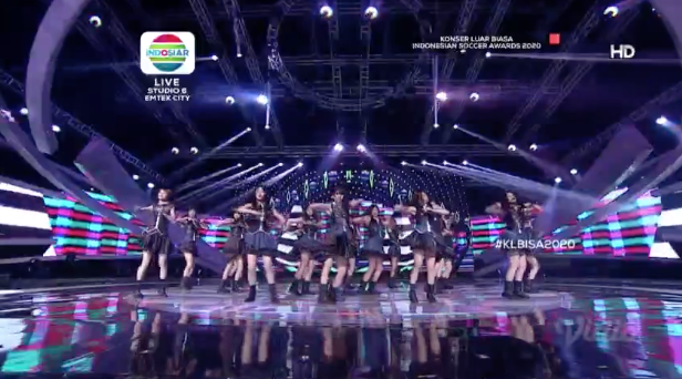 Indosiar's tweet photo. @FiveMinutes_FM @angelkaramoy_ @GilangDirga @IrfanBachdim10 @officialJKT48 @TIRAPersikabo @2Racun @yukikato @radotvalent River, river, river! 
Nyanyian dan tarian @officialJKT48 bikin semangat mimin sederas aliran sungai, walaupun udah jam segini. Kalau kamu gimana? Masih semangat juga, kan?!

#KLBISA2020 https://t.co/S1BpCaERKo