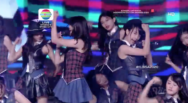 Indosiar's tweet photo. @FiveMinutes_FM @angelkaramoy_ @GilangDirga @IrfanBachdim10 @officialJKT48 @TIRAPersikabo @2Racun @yukikato @radotvalent River, river, river! 
Nyanyian dan tarian @officialJKT48 bikin semangat mimin sederas aliran sungai, walaupun udah jam segini. Kalau kamu gimana? Masih semangat juga, kan?!

#KLBISA2020 https://t.co/S1BpCaERKo