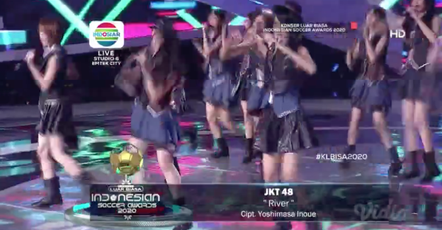 Indosiar's tweet photo. @FiveMinutes_FM @angelkaramoy_ @GilangDirga @IrfanBachdim10 @officialJKT48 @TIRAPersikabo @2Racun @yukikato @radotvalent River, river, river! 
Nyanyian dan tarian @officialJKT48 bikin semangat mimin sederas aliran sungai, walaupun udah jam segini. Kalau kamu gimana? Masih semangat juga, kan?!

#KLBISA2020 https://t.co/S1BpCaERKo