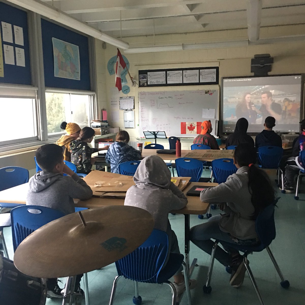MrsHoltEES's tweet photo. Some collaborative learning on this day of bus cancellations #holt1920 #cardboardboats #crossclasslearning #joiningforces https://t.co/hGS3dwqNSu