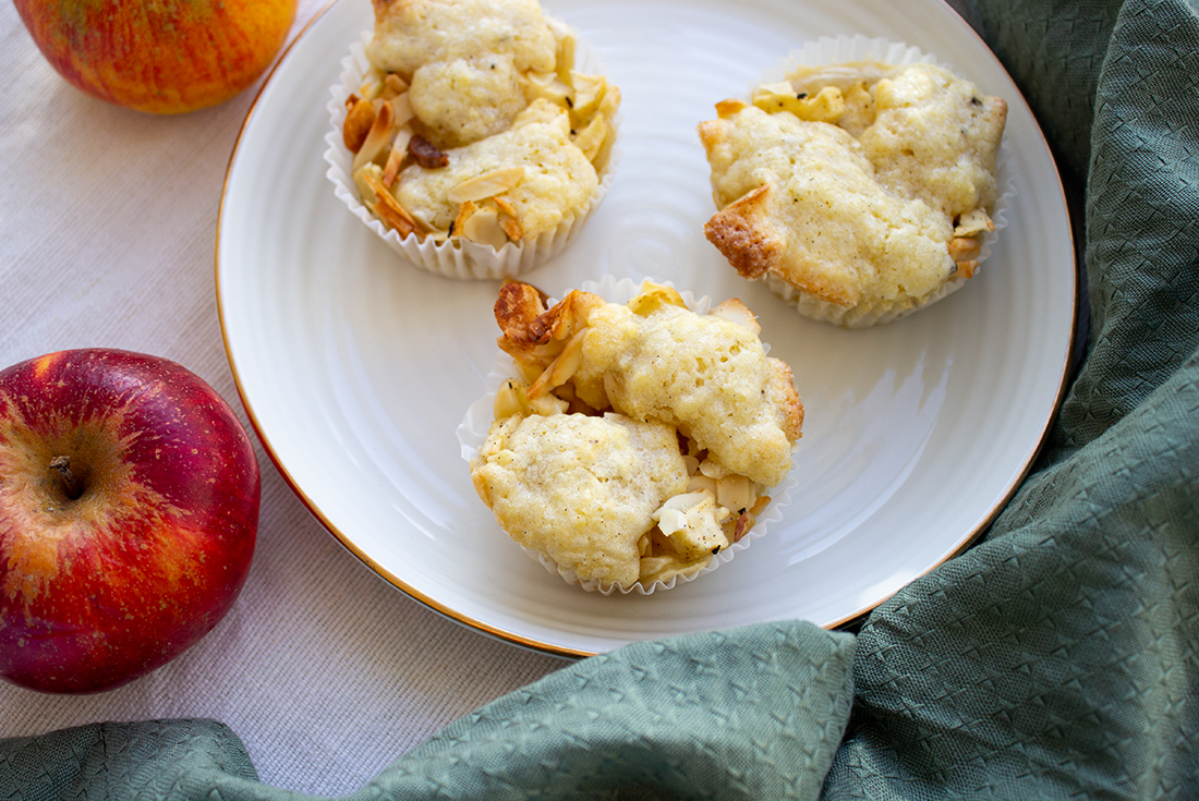 Dinner4Friends_'s tweet photo. Wer braucht gegen die Winterdepression einen Hauch von Sommer?☀️☀️☀️ Für den habe ich Apfel Muffins🥰🥰🥰https://t.co/yIg5UBy8Ct #rezept #foodblogger #muffins #winterdepression https://t.co/AvCaWNTVkv