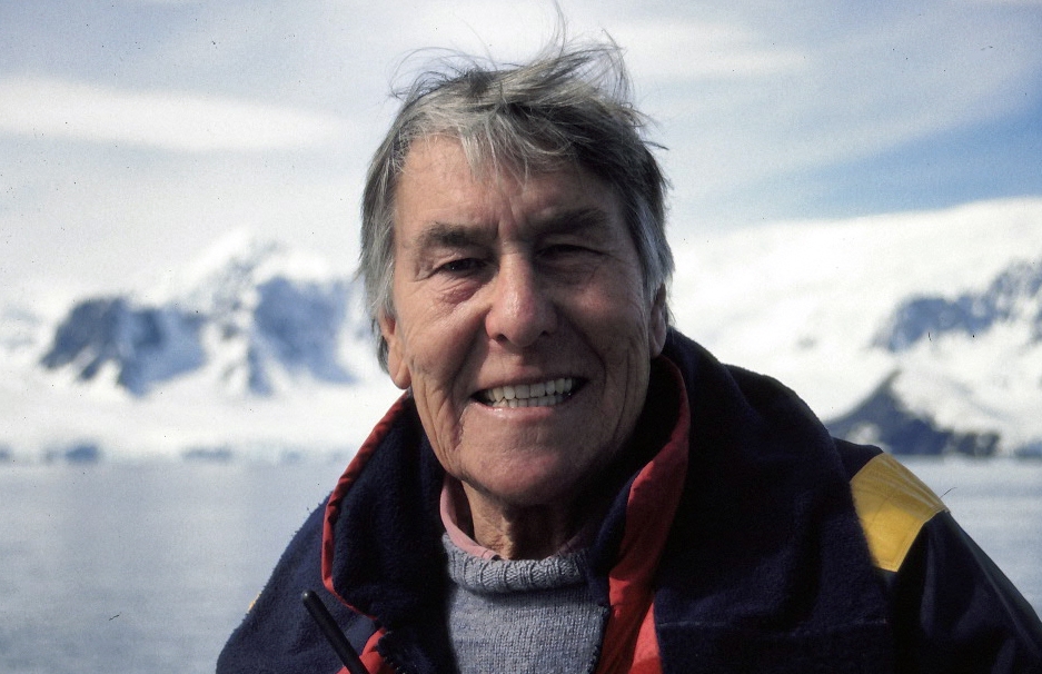 Wishing a Happy 91st Birthday to Tony Soper, who received an honorary doctorate from the University back in 2000. 

A wildlife writer and broadcaster, Tony co-founded the BBC's famous Natural History Unit.
