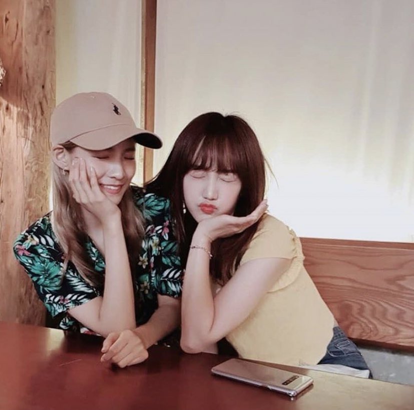 tarosIush's tweet photo. hellOOO it's still haeyoon day https://t.co/1Vw8nWdPHb