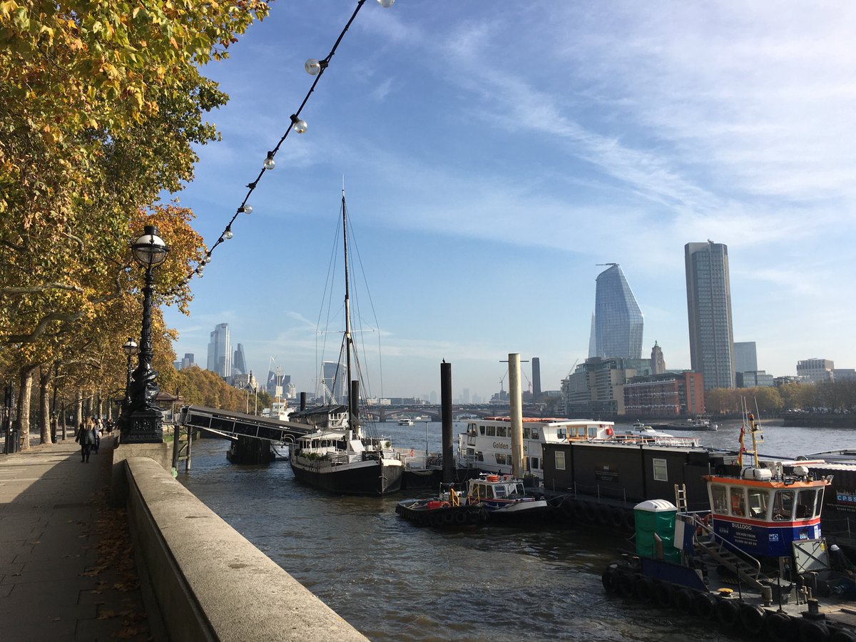 The Victoria Embankment is just a two minute walk from Central School of English. You can enjoy a walk along the banks of the river Thames, or even hire a bike from London's bike sharing scheme and follow the cycle path 🚲