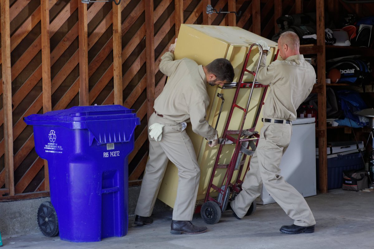 TownofNantucket's tweet photo. Tomorrow, January 11th!
Recycle your old fridge or freezer without lifting a finger, and get $75! Only 15 spots available, claim your spot today: Call 1-877-889-4761 or sign-up online
https://t.co/T3pDMMuEXh
#ACKLocal https://t.co/Mv4Xk7KbnJ