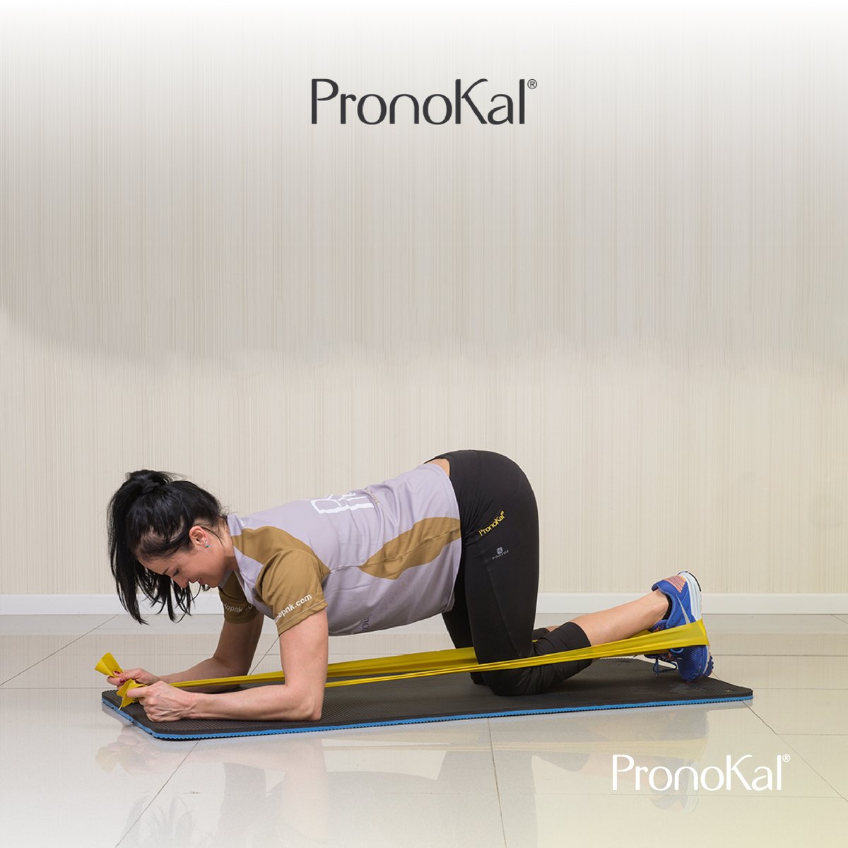 PronoKalArg's tweet photo. #Actividadfísica 💪 ¡Nos mantenemos en forma en verano! 🏖️🌞Te proponemos este ejercicio para toniﬁcar glúteos con bandas elásticas, ideal para quienes recién comienzan. 
#Dieta #PerderPeso #Adelgazar #PronoKal https://t.co/x6MjrPsBfx