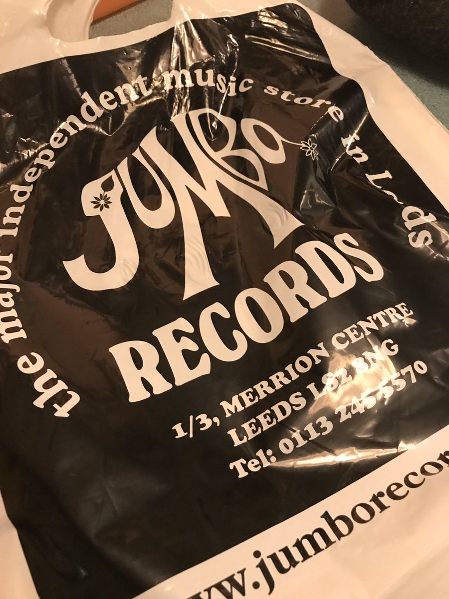 A flying visit <a href="/QRALeeds2020/">QRA Leeds 2020</a> + nostalgic visit to old haunts. Thanks to the organisers. Great to catch <a href="/GraemeSwindles/">Graeme T. Swindles</a> <a href="/baird_andy/">Andy Baird</a> after far too long! Great paper action @arch_sedaDNA <a href="/TomCBHill/">Tom Hill</a> + hoping <a href="/Kim_LDavies/">Kimberley Davies</a> is holding up!