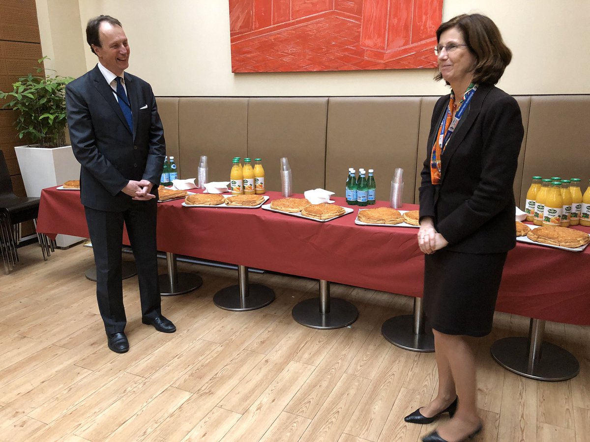 G_Garachon's tweet photo. Ravi de présenter aujourd’hui mes voeux aux collègues de la #DRH du #ministère_des_affaires_étrangères et à la directrice générale de l’administration. Voeux que j’étends avec grand plaisir à nos collègues du réseau et à nos amis de la #communauté_des_Français_de_l_étranger. https://t.co/BUhIG2OyrC