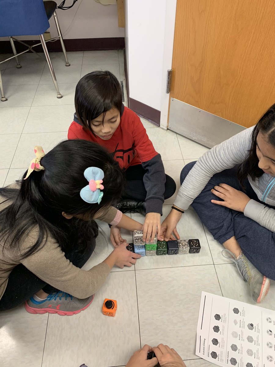StemHolzkamp's tweet image. Experimenting with Cublets!  Figuring out the best combinations of sensing, action, and thinking cubes!  #creativity #tobotics #kidsthatcode @teamhillside #nhpgcp