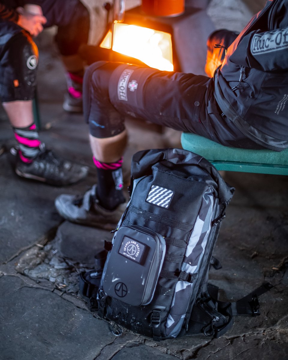 muc_off's tweet photo. Hoping your weekend looks a bit like this: pals, mountains and the LAB.94 Ride Pack.
Complete with Hydrapak reservoir, back protector and super functional storage solutions, our LAB.94 pack bundle is what you need to take on the sickest of missions.
#mucoff #LAB94 https://t.co/ljCpQcbXw2