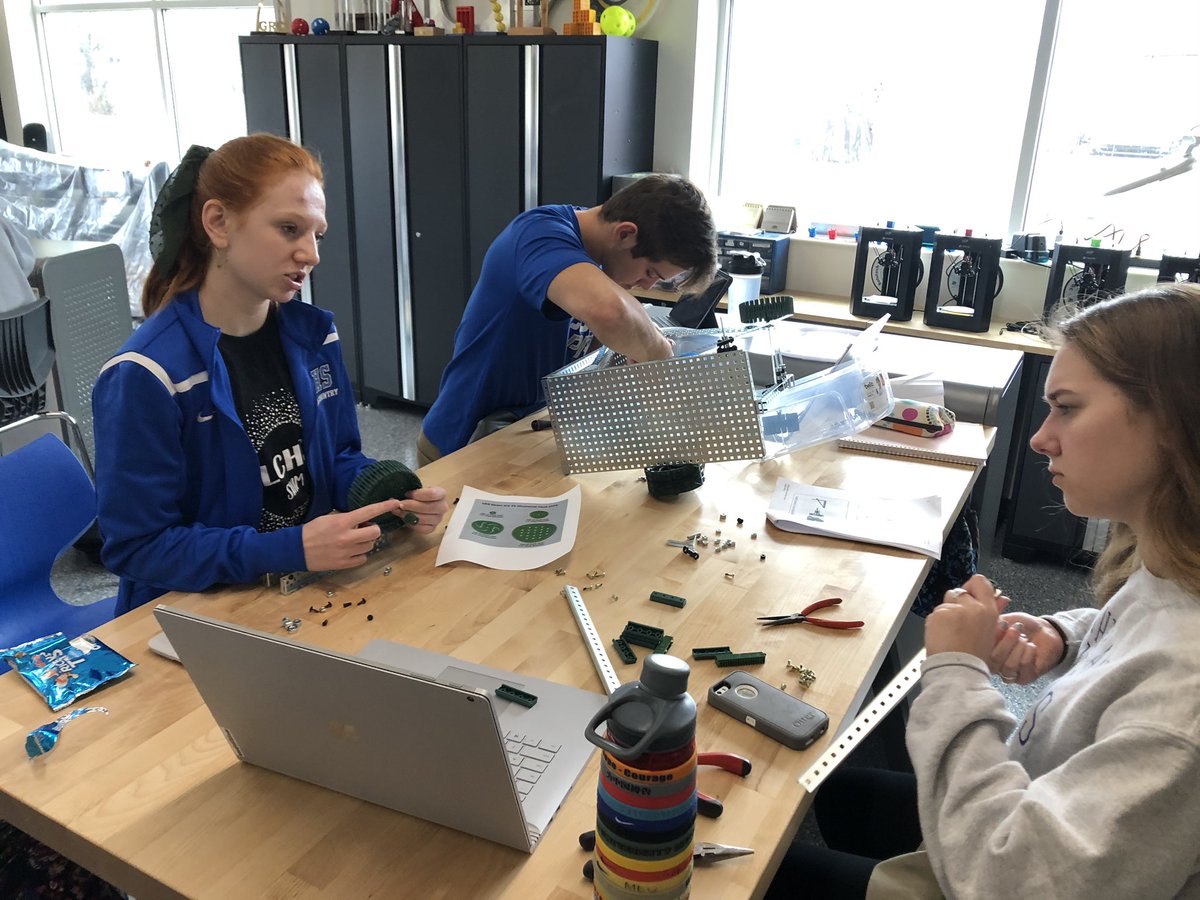 STEM2UYP's tweet photo. @LutheranCougars @PLTWorg POE is fully immersed in Simple Machine lab!  Mechanical Advantage rules! #handsonlearning https://t.co/jVf5oDiPlc